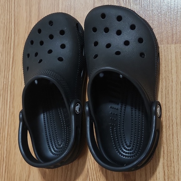 CROCS Classic Kids Black Ventilated Clogs - Picture 3 of 6